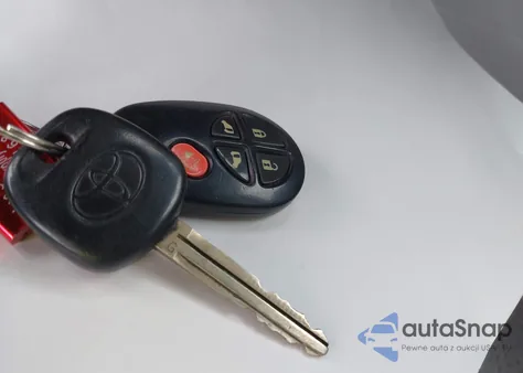 2011 Toyota Sienna Le V6 из США, поврежденный, VIN 5TDKK3DC8BS102185